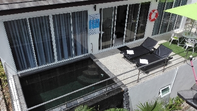 maison loue avec piscine prive et vue sur autre piscine prive devant les chambres  Boput  Koh Samui Thailande